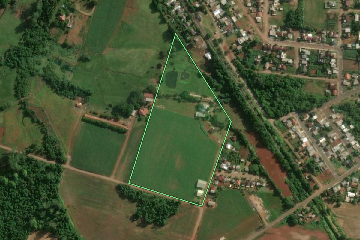 Imagem de satélite do imóvel rural em Teutônia (RS), com o contorno declarado no CAR desenhado por cima.