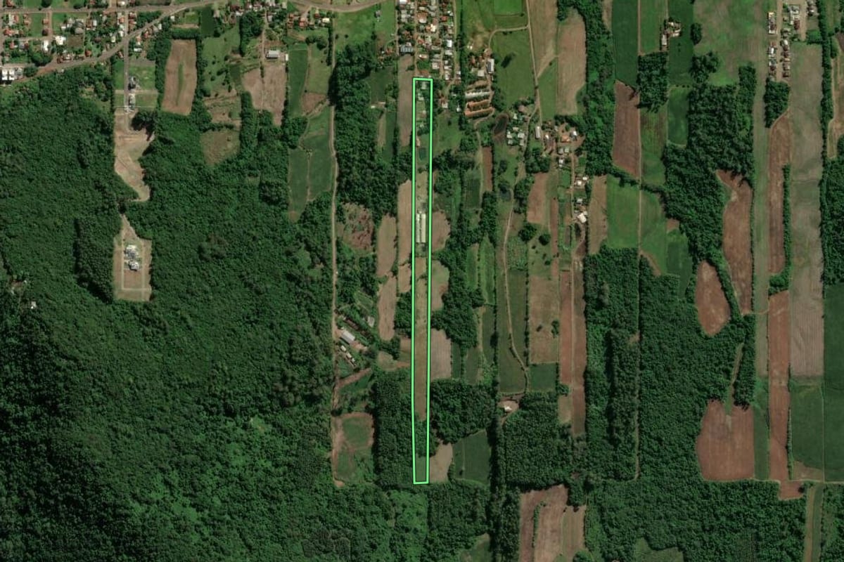 Imagem de satélite do imóvel rural em Teutônia (RS), com o contorno declarado no CAR desenhado por cima.