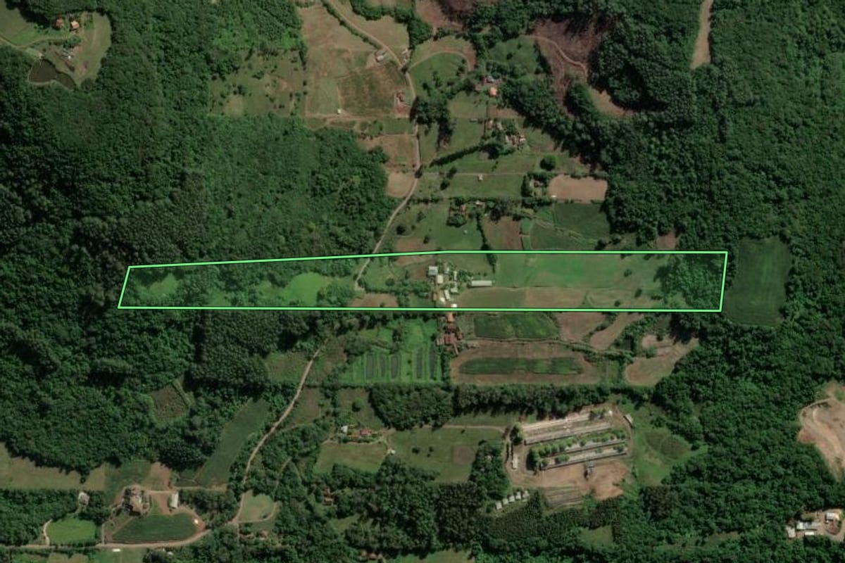 Imagem de satélite do imóvel rural em Teutônia (RS), com o contorno declarado no CAR desenhado por cima.