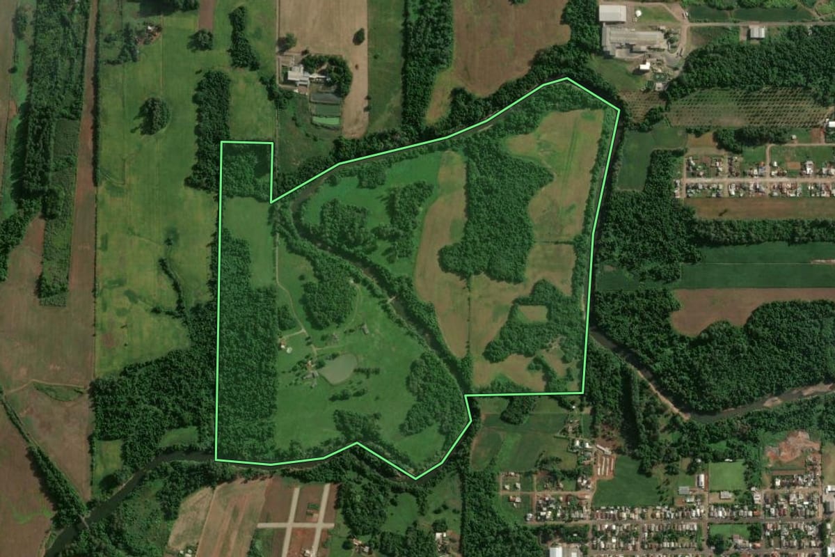 Imagem de satélite do imóvel rural em Teutônia (RS), com o contorno declarado no CAR desenhado por cima.