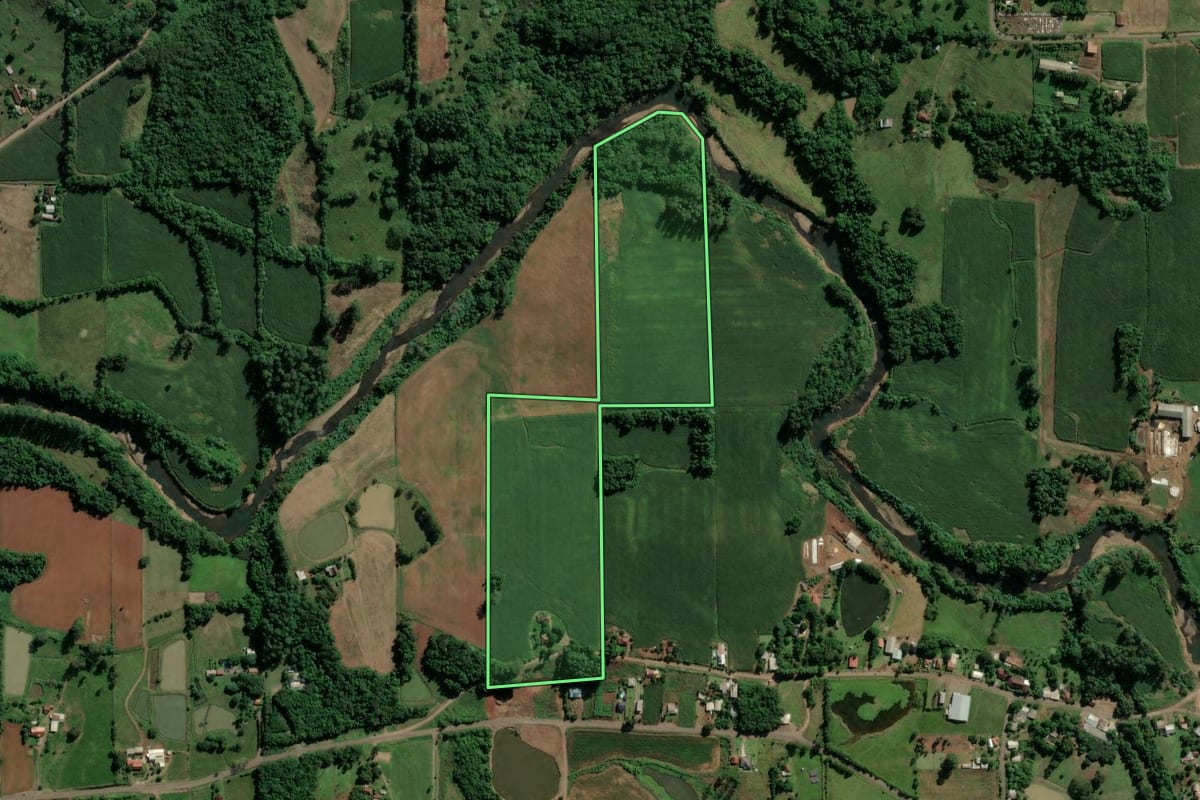 Imagem de satélite do imóvel rural em Teutônia (RS), com o contorno declarado no CAR desenhado por cima.