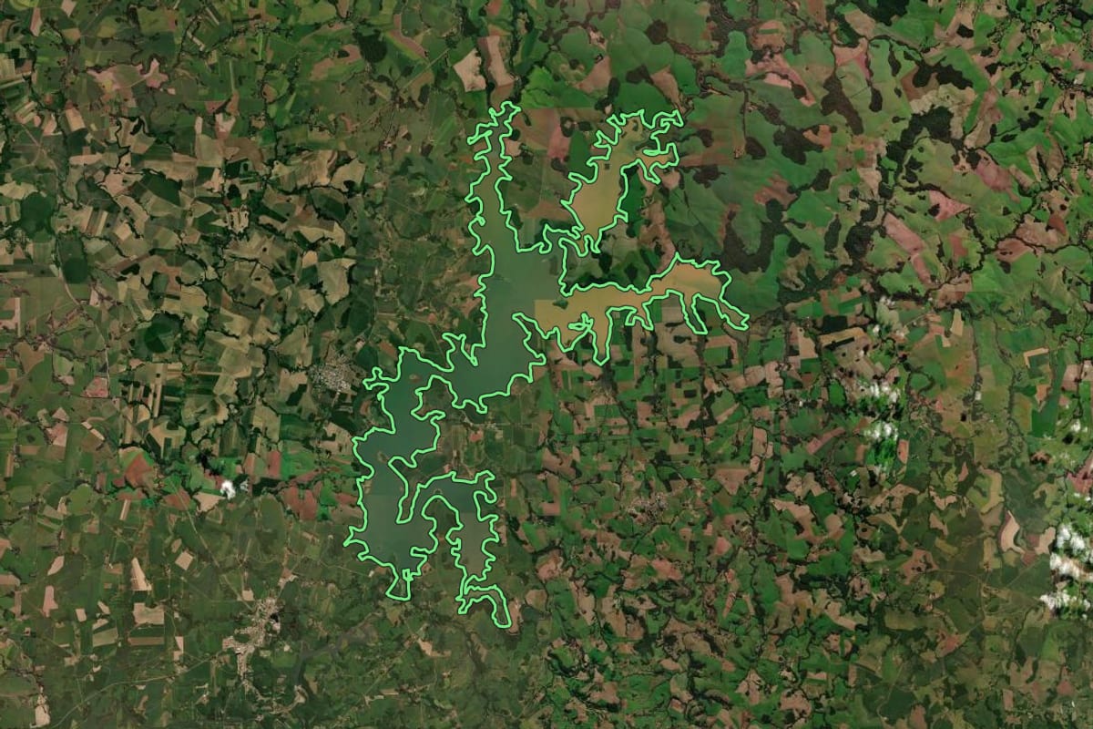 Imagem de satélite do imóvel rural em Tio Hugo (RS), com o contorno declarado no CAR desenhado por cima.