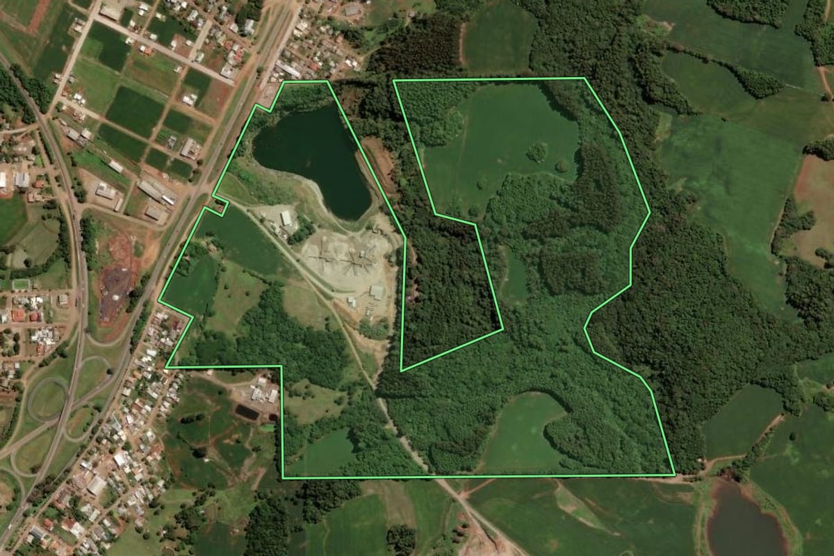 Imagem de satélite do imóvel rural em Tio Hugo (RS), com o contorno declarado no CAR desenhado por cima.