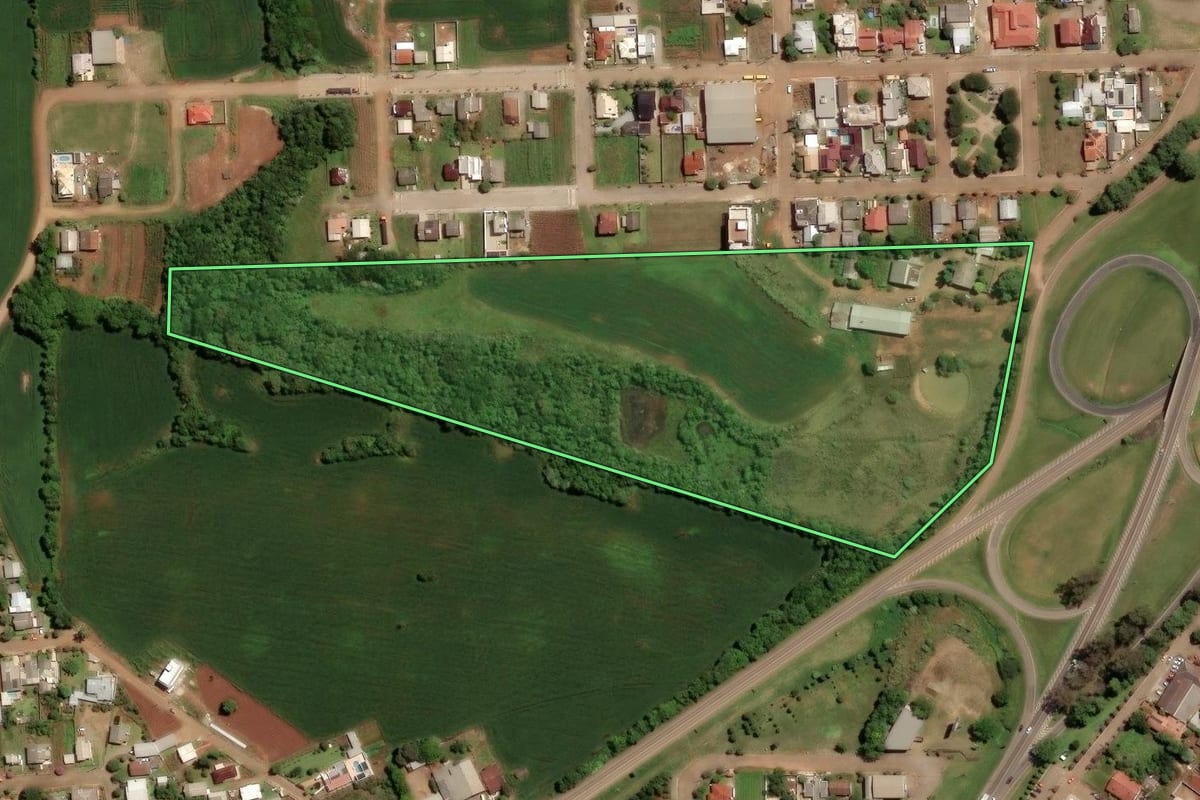 Imagem de satélite do imóvel rural em Tio Hugo (RS), com o contorno declarado no CAR desenhado por cima.