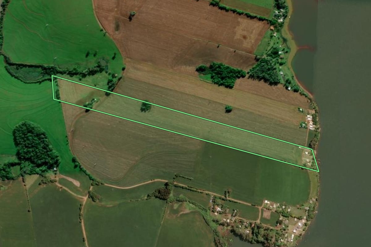 Imagem de satélite do imóvel rural em Tio Hugo (RS), com o contorno declarado no CAR desenhado por cima.