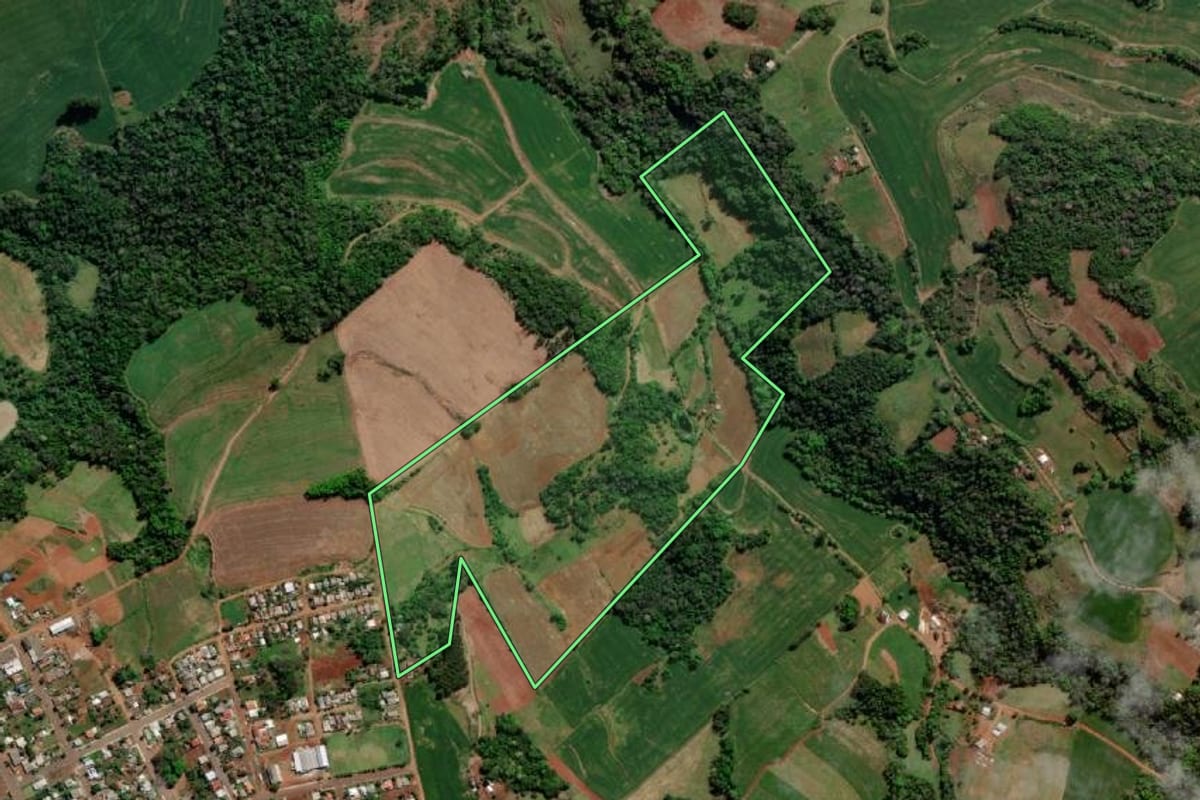Imagem de satélite do imóvel rural em Tiradentes do Sul (RS), com o contorno declarado no CAR desenhado por cima.