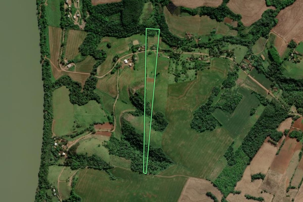 Imagem de satélite do imóvel rural em Tiradentes do Sul (RS), com o contorno declarado no CAR desenhado por cima.