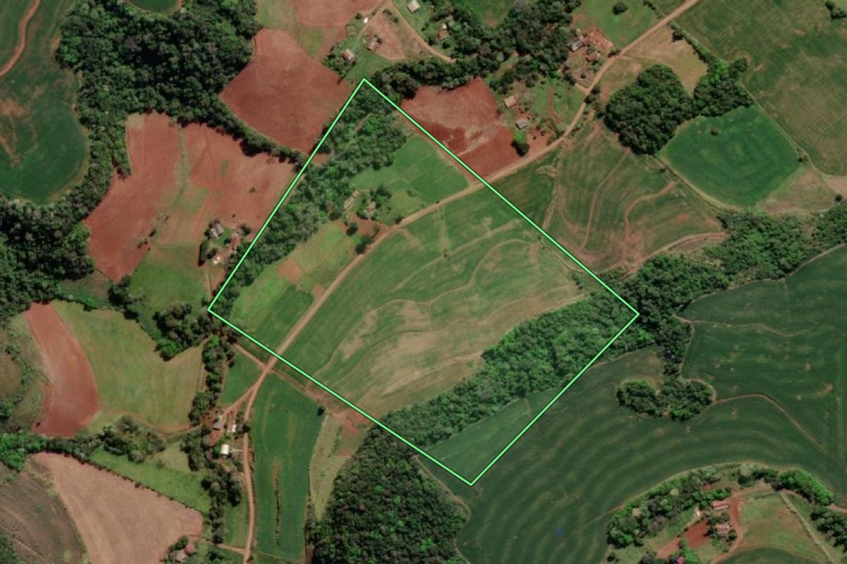 Imagem de satélite do imóvel rural em Tiradentes do Sul (RS), com o contorno declarado no CAR desenhado por cima.