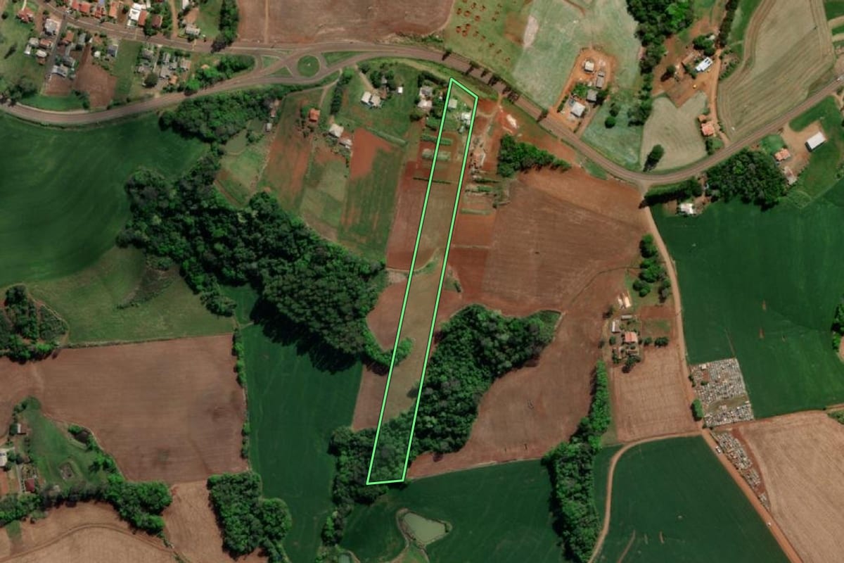 Imagem de satélite do imóvel rural em Tiradentes do Sul (RS), com o contorno declarado no CAR desenhado por cima.