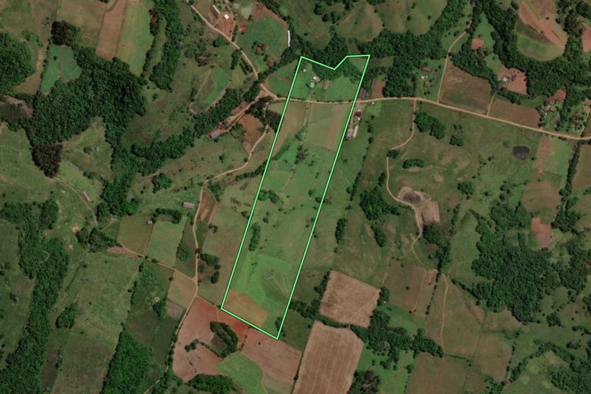 Imagem de satélite do imóvel rural em Toropi (RS), com o contorno declarado no CAR desenhado por cima.