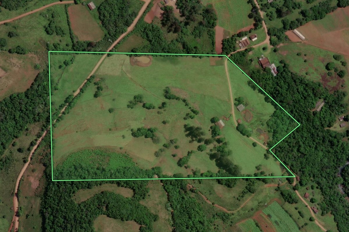Imagem de satélite do imóvel rural em Toropi (RS), com o contorno declarado no CAR desenhado por cima.