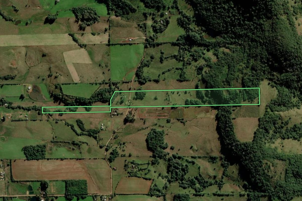 Imagem de satélite do imóvel rural em Toropi (RS), com o contorno declarado no CAR desenhado por cima.