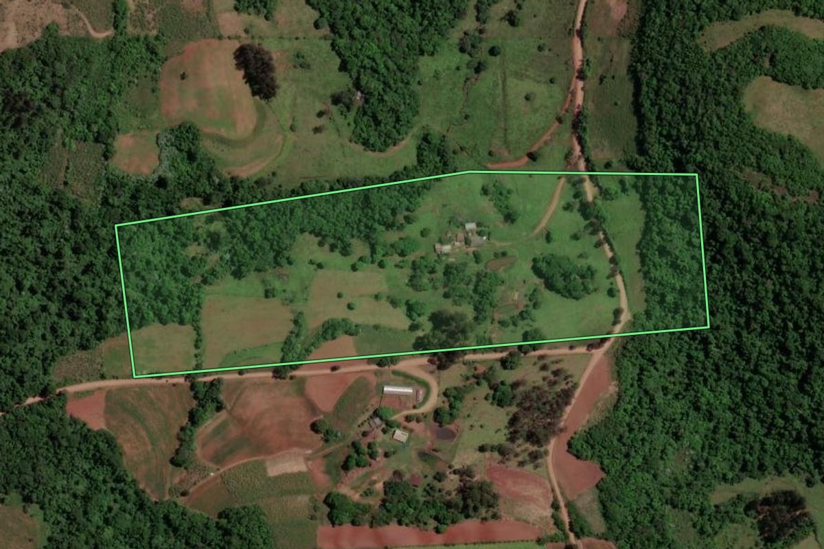Imagem de satélite do imóvel rural em Toropi (RS), com o contorno declarado no CAR desenhado por cima.