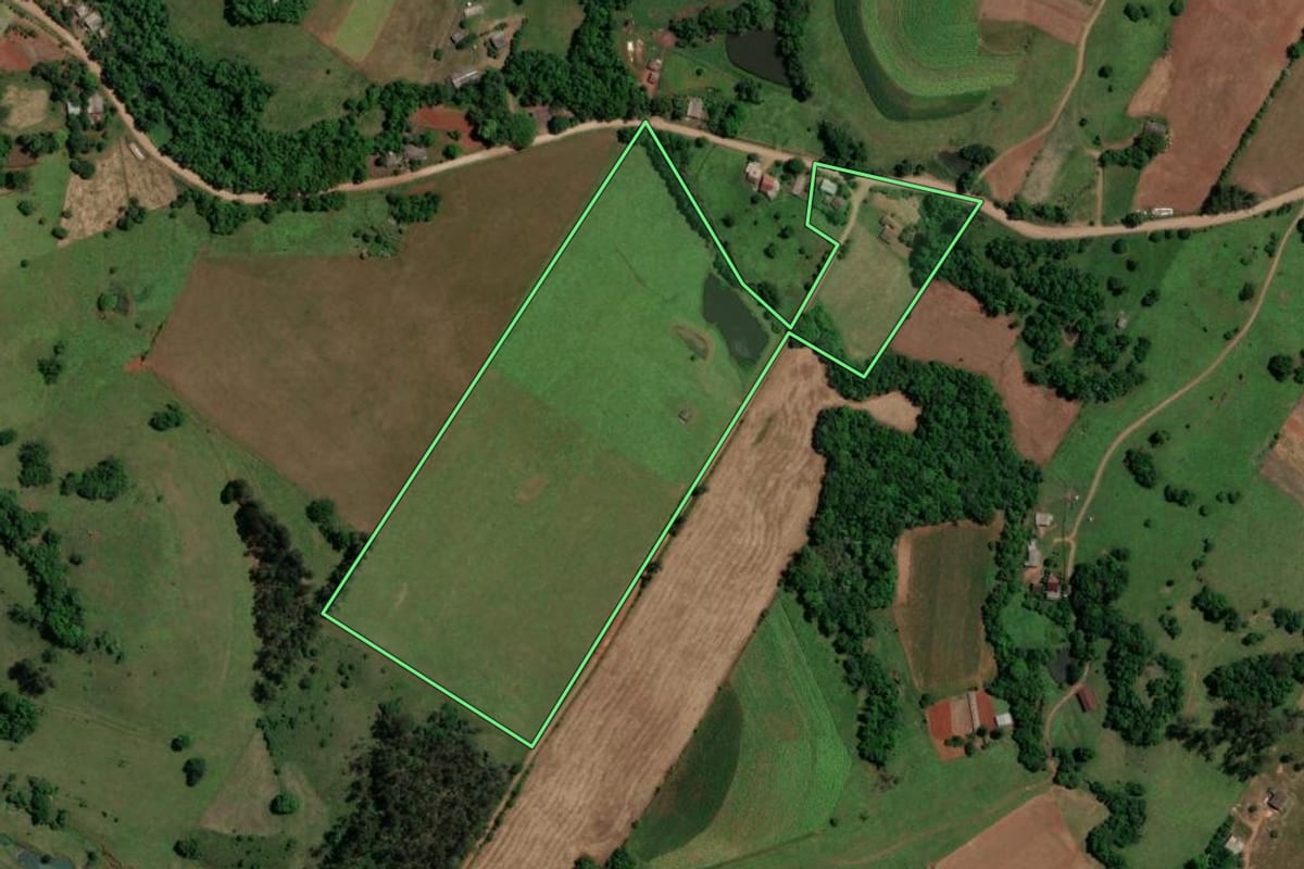 Imagem de satélite do imóvel rural em Toropi (RS), com o contorno declarado no CAR desenhado por cima.