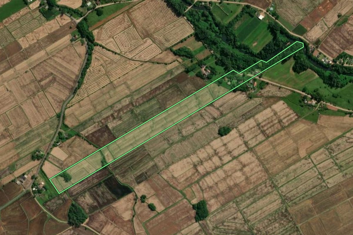 Imagem de satélite do imóvel rural em Torres (RS), com o contorno declarado no CAR desenhado por cima.