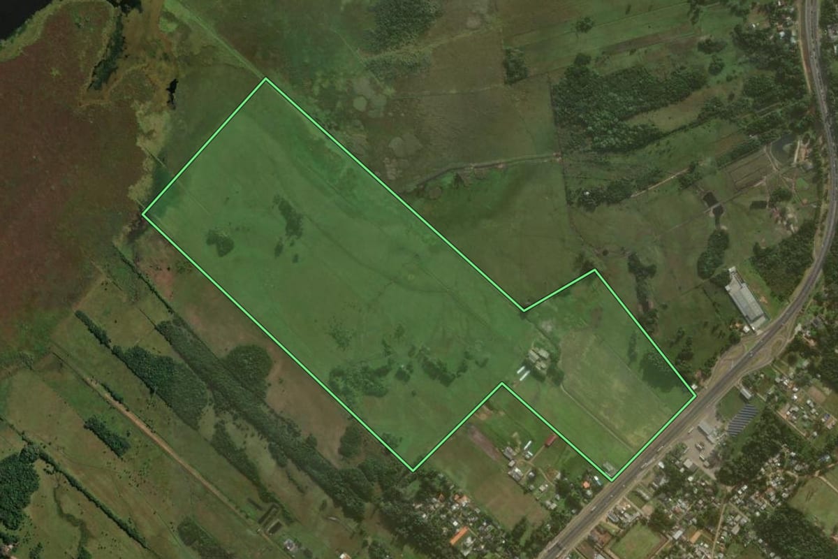 Imagem de satélite do imóvel rural em Torres (RS), com o contorno declarado no CAR desenhado por cima.