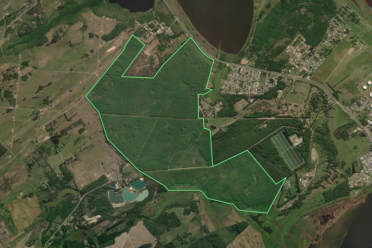 Imagem de satélite do imóvel rural em Tramandaí (RS), com o contorno declarado no CAR desenhado por cima.