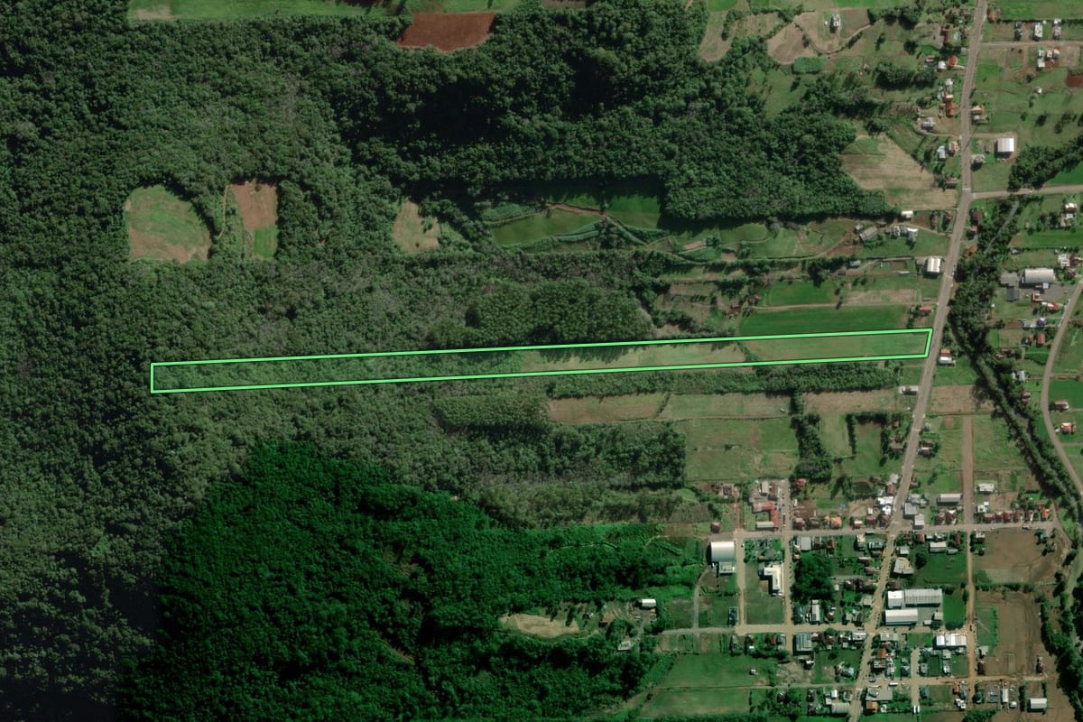 Imagem de satélite do imóvel rural em Travesseiro (RS), com o contorno declarado no CAR desenhado por cima.