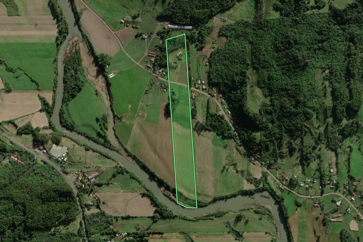 Imagem de satélite do imóvel rural em Travesseiro (RS), com o contorno declarado no CAR desenhado por cima.