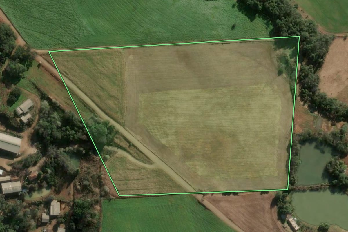 Imagem de satélite do imóvel rural em Três Arroios (RS), com o contorno declarado no CAR desenhado por cima.