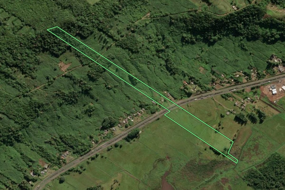 Imagem de satélite do imóvel rural em Três Cachoeiras (RS), com o contorno declarado no CAR desenhado por cima.