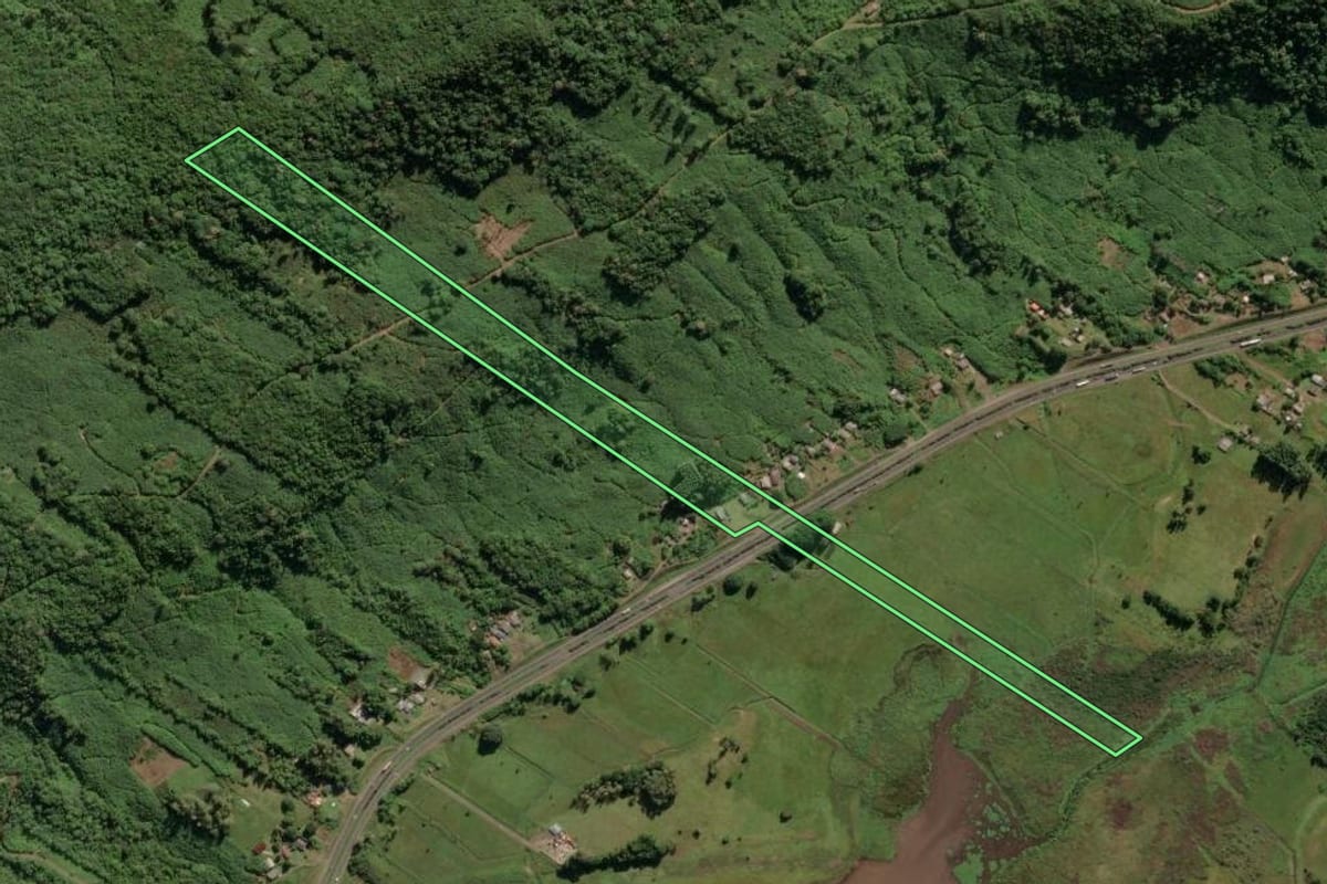 Imagem de satélite do imóvel rural em Três Cachoeiras (RS), com o contorno declarado no CAR desenhado por cima.