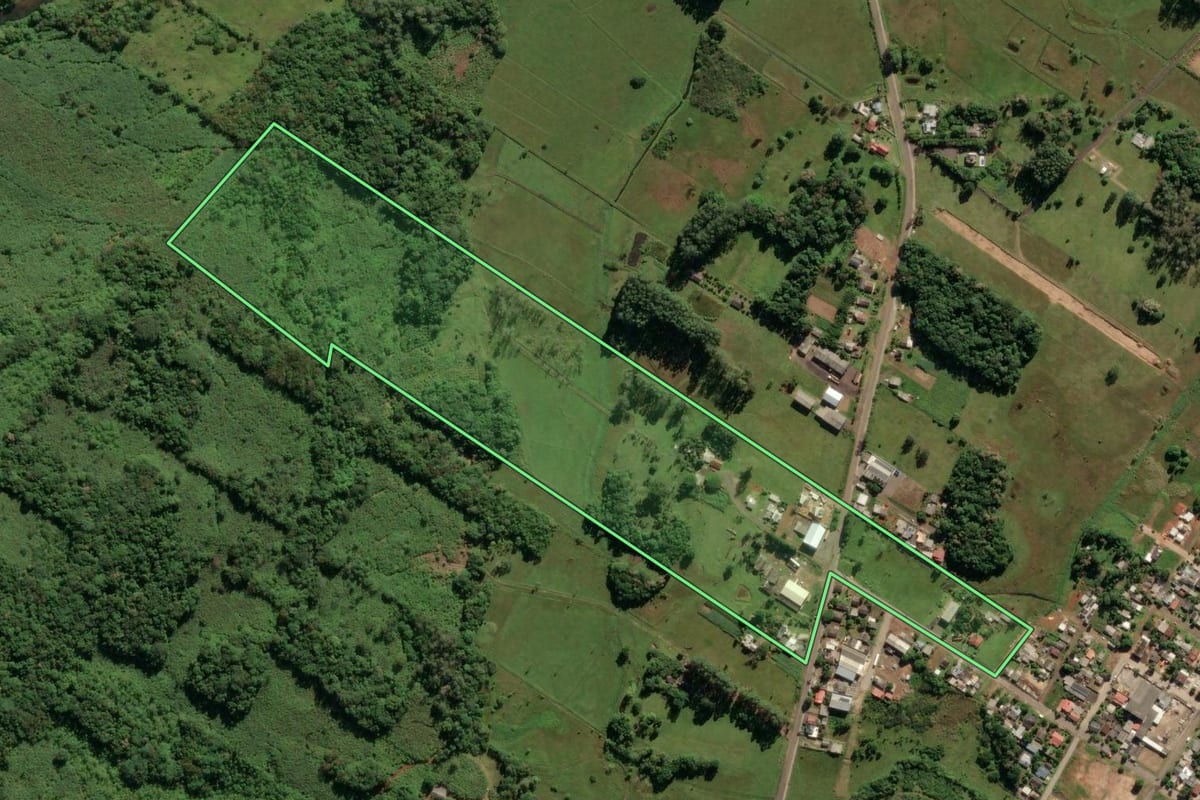 Imagem de satélite do imóvel rural em Três Cachoeiras (RS), com o contorno declarado no CAR desenhado por cima.