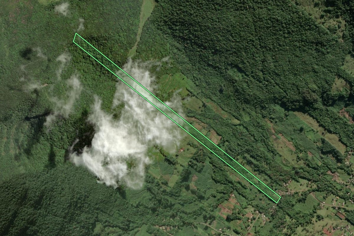 Imagem de satélite do imóvel rural em Três Cachoeiras (RS), com o contorno declarado no CAR desenhado por cima.