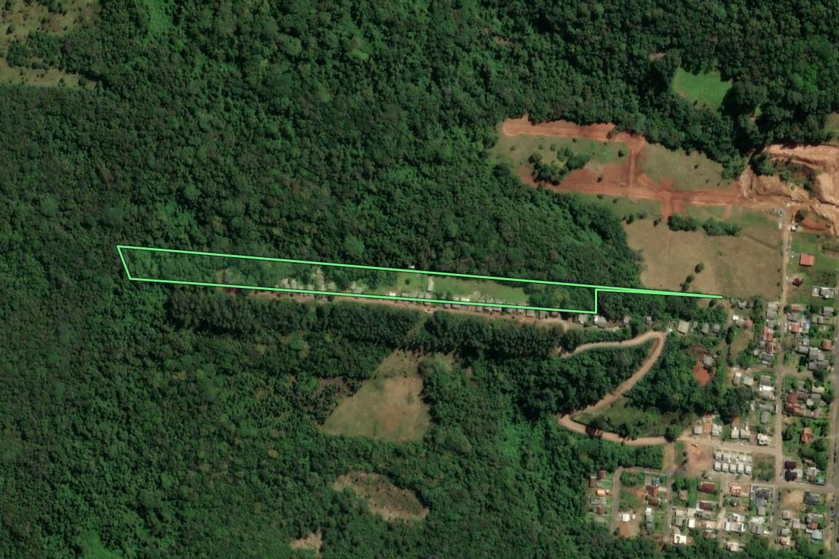 Imagem de satélite do imóvel rural em Três Coroas (RS), com o contorno declarado no CAR desenhado por cima.