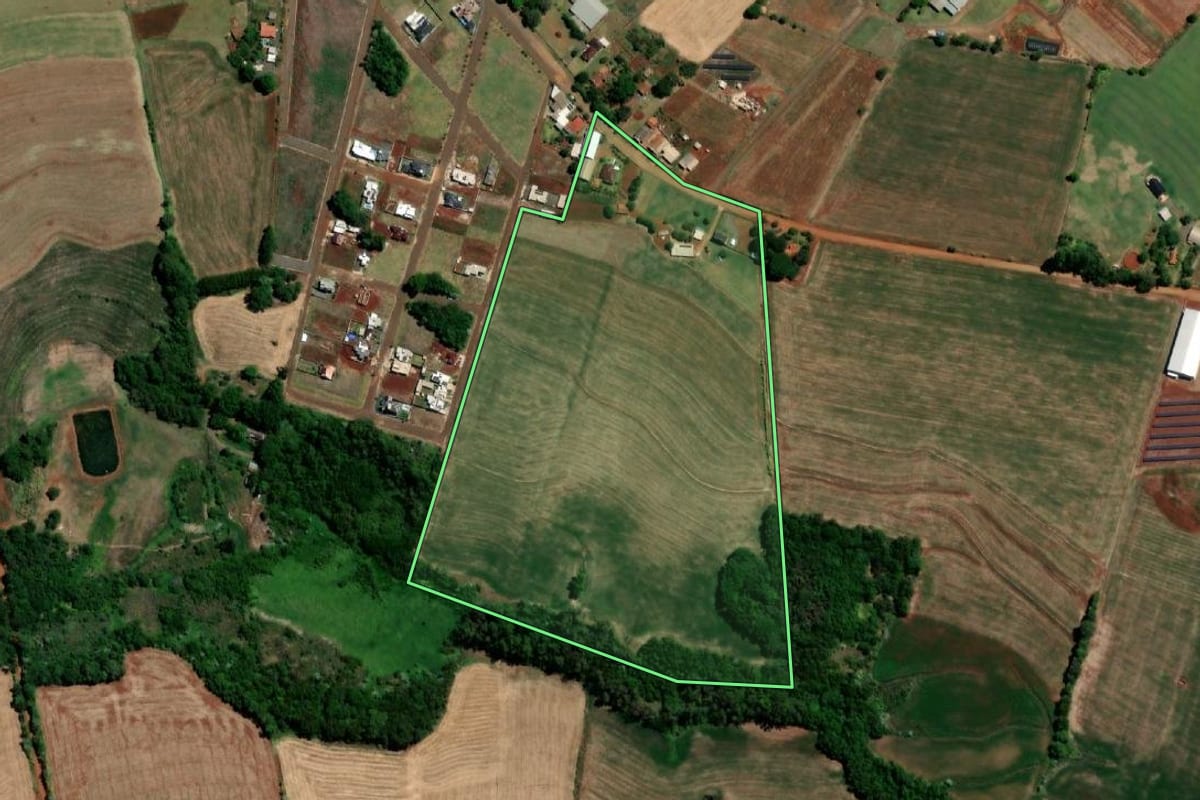 Imagem de satélite do imóvel rural em Três de Maio (RS), com o contorno declarado no CAR desenhado por cima.