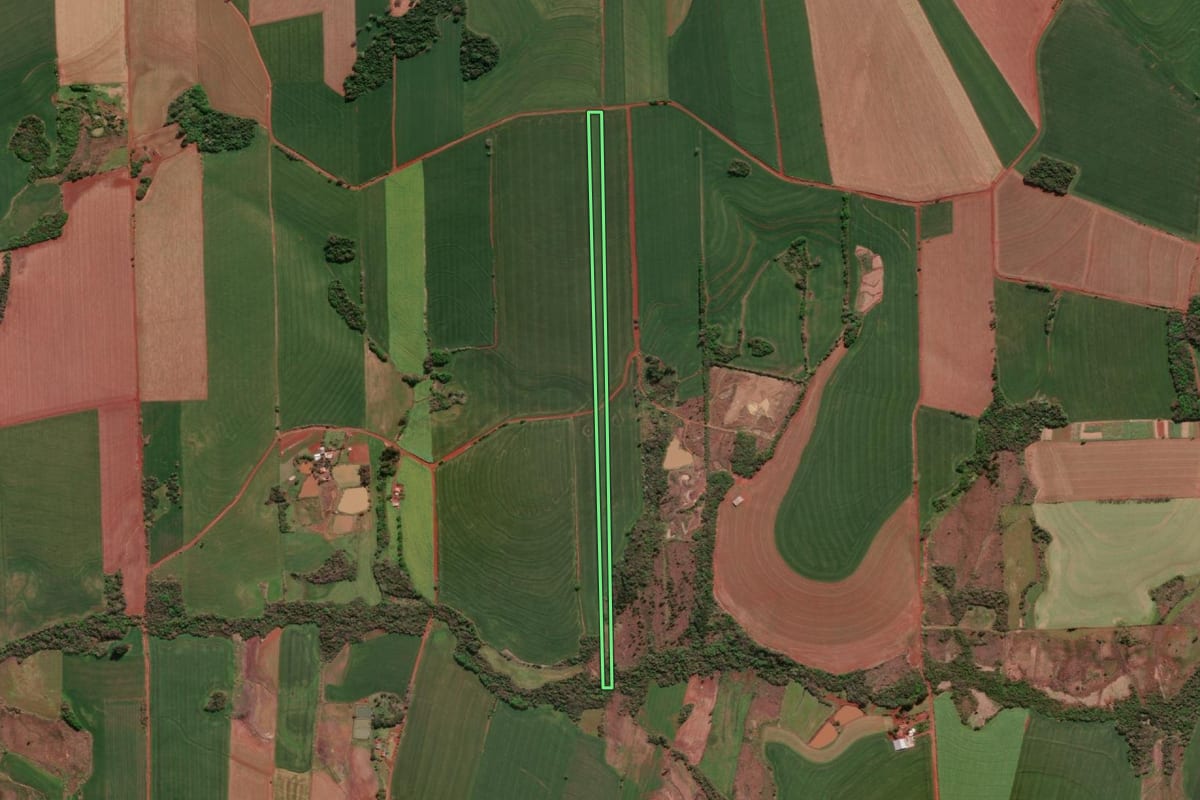Imagem de satélite do imóvel rural em Três de Maio (RS), com o contorno declarado no CAR desenhado por cima.