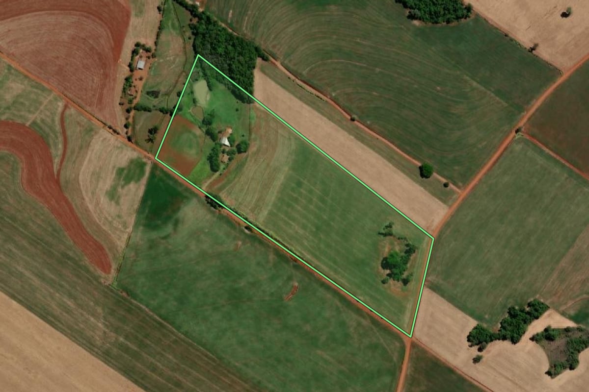 Imagem de satélite do imóvel rural em Três de Maio (RS), com o contorno declarado no CAR desenhado por cima.