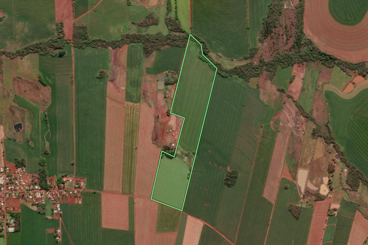 Imagem de satélite do imóvel rural em Três de Maio (RS), com o contorno declarado no CAR desenhado por cima.