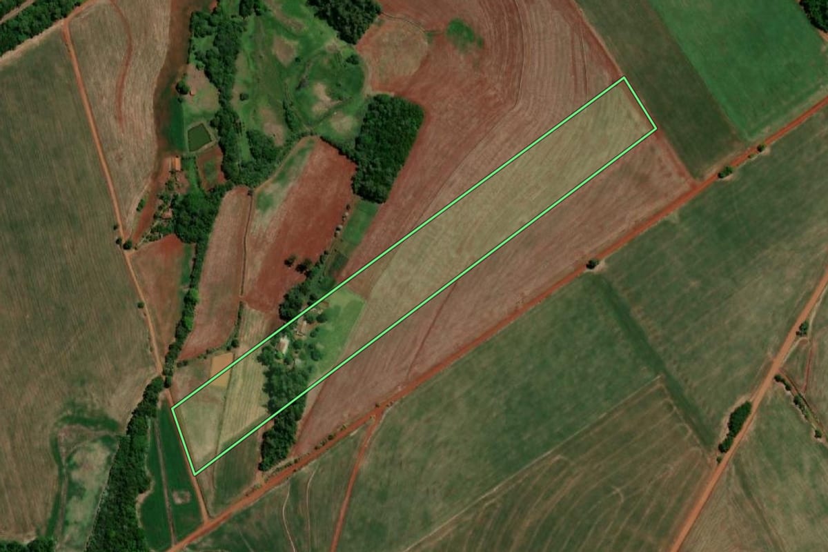 Imagem de satélite do imóvel rural em Três de Maio (RS), com o contorno declarado no CAR desenhado por cima.