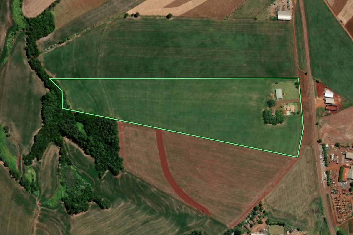 Imagem de satélite do imóvel rural em Três de Maio (RS), com o contorno declarado no CAR desenhado por cima.