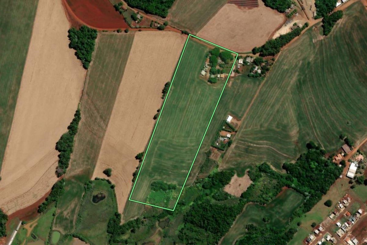 Imagem de satélite do imóvel rural em Três de Maio (RS), com o contorno declarado no CAR desenhado por cima.
