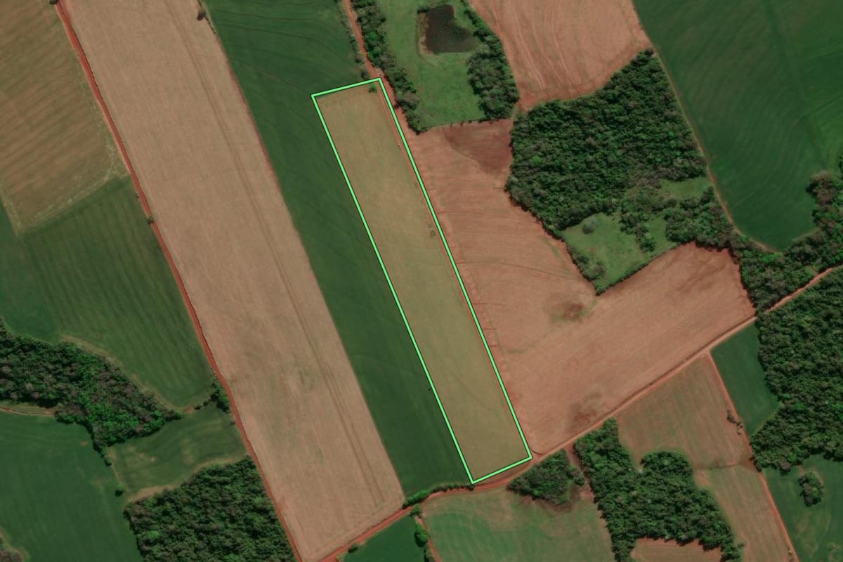 Imagem de satélite do imóvel rural em Três de Maio (RS), com o contorno declarado no CAR desenhado por cima.