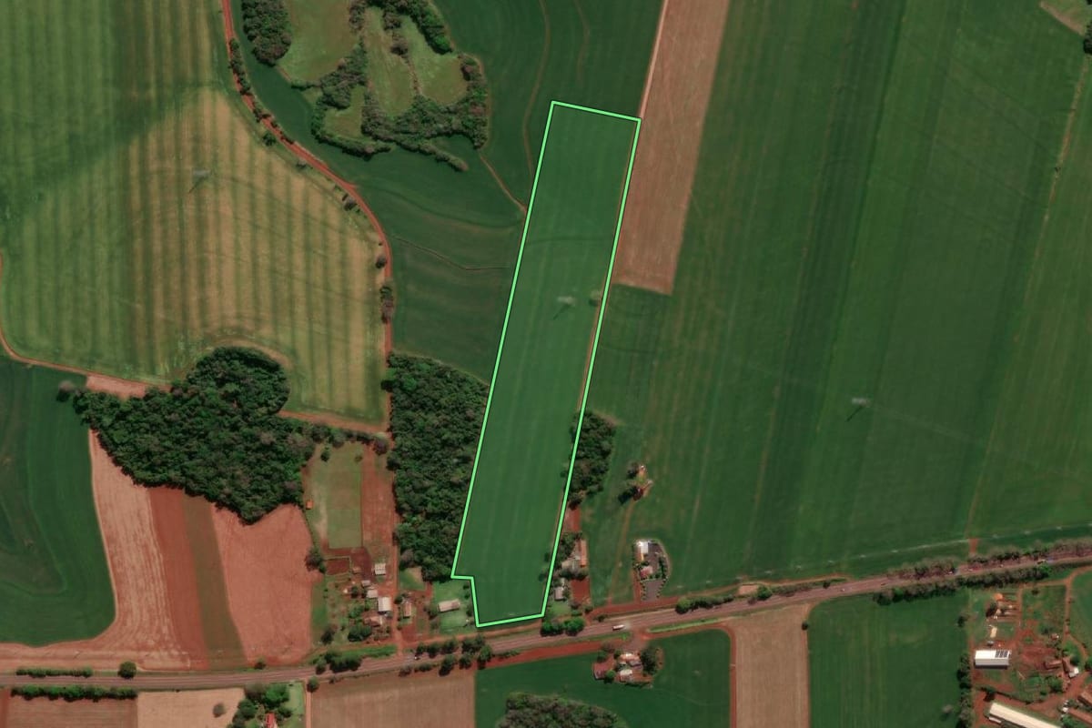 Imagem de satélite do imóvel rural em Três de Maio (RS), com o contorno declarado no CAR desenhado por cima.