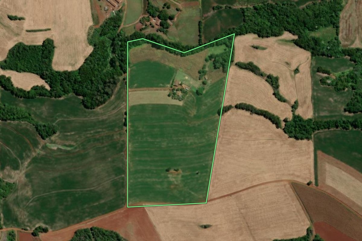 Imagem de satélite do imóvel rural em Três de Maio (RS), com o contorno declarado no CAR desenhado por cima.