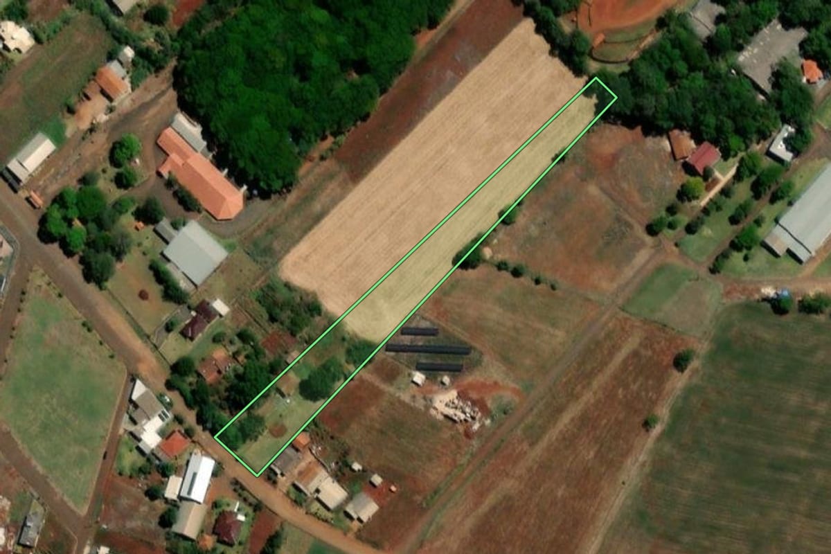 Imagem de satélite do imóvel rural em Três de Maio (RS), com o contorno declarado no CAR desenhado por cima.
