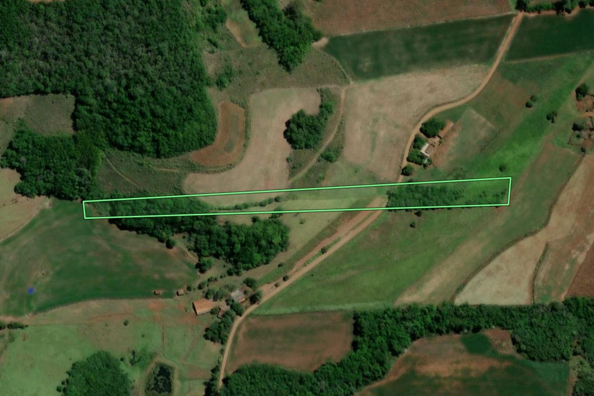 Imagem de satélite do imóvel rural em Três de Maio (RS), com o contorno declarado no CAR desenhado por cima.