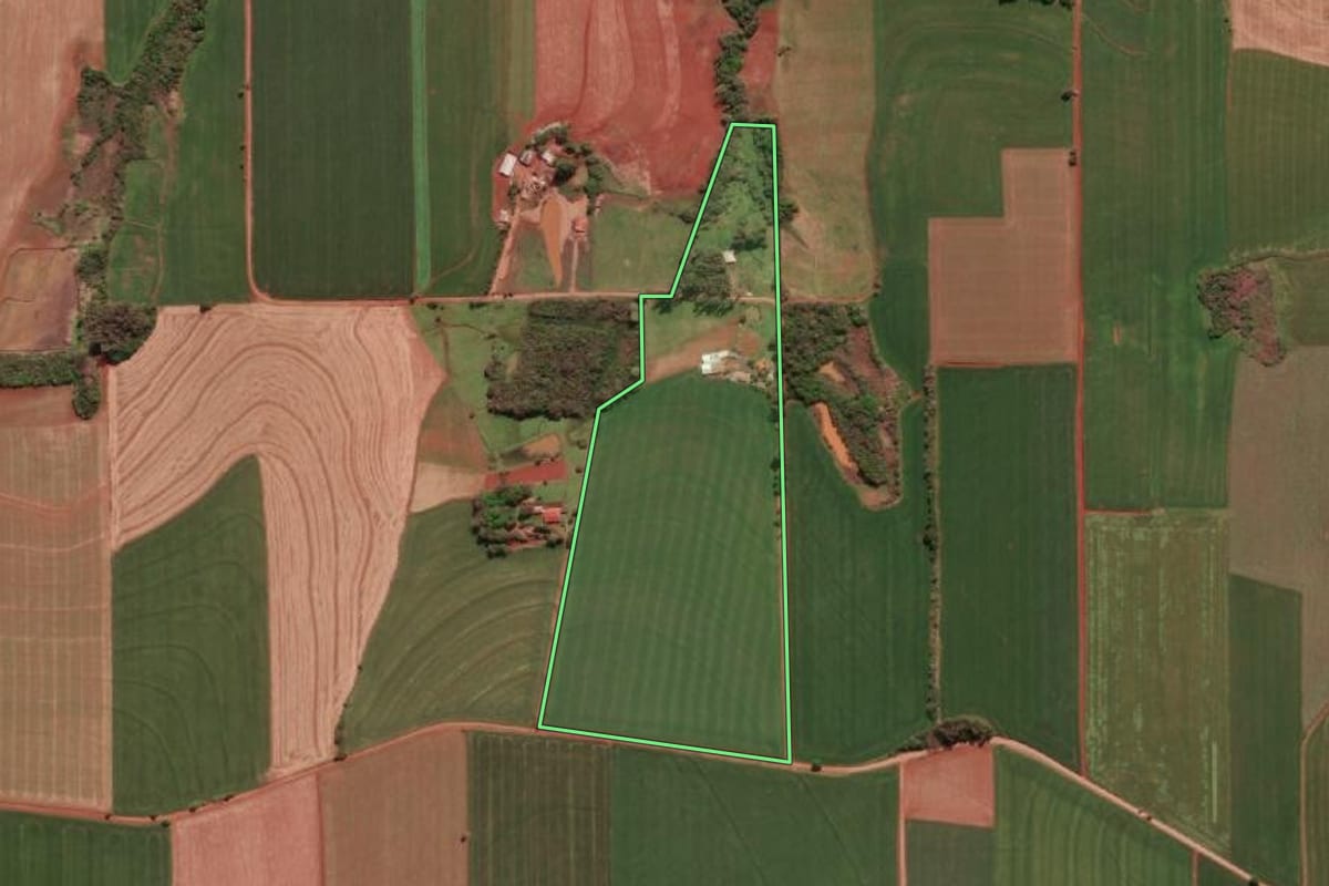 Imagem de satélite do imóvel rural em Três de Maio (RS), com o contorno declarado no CAR desenhado por cima.