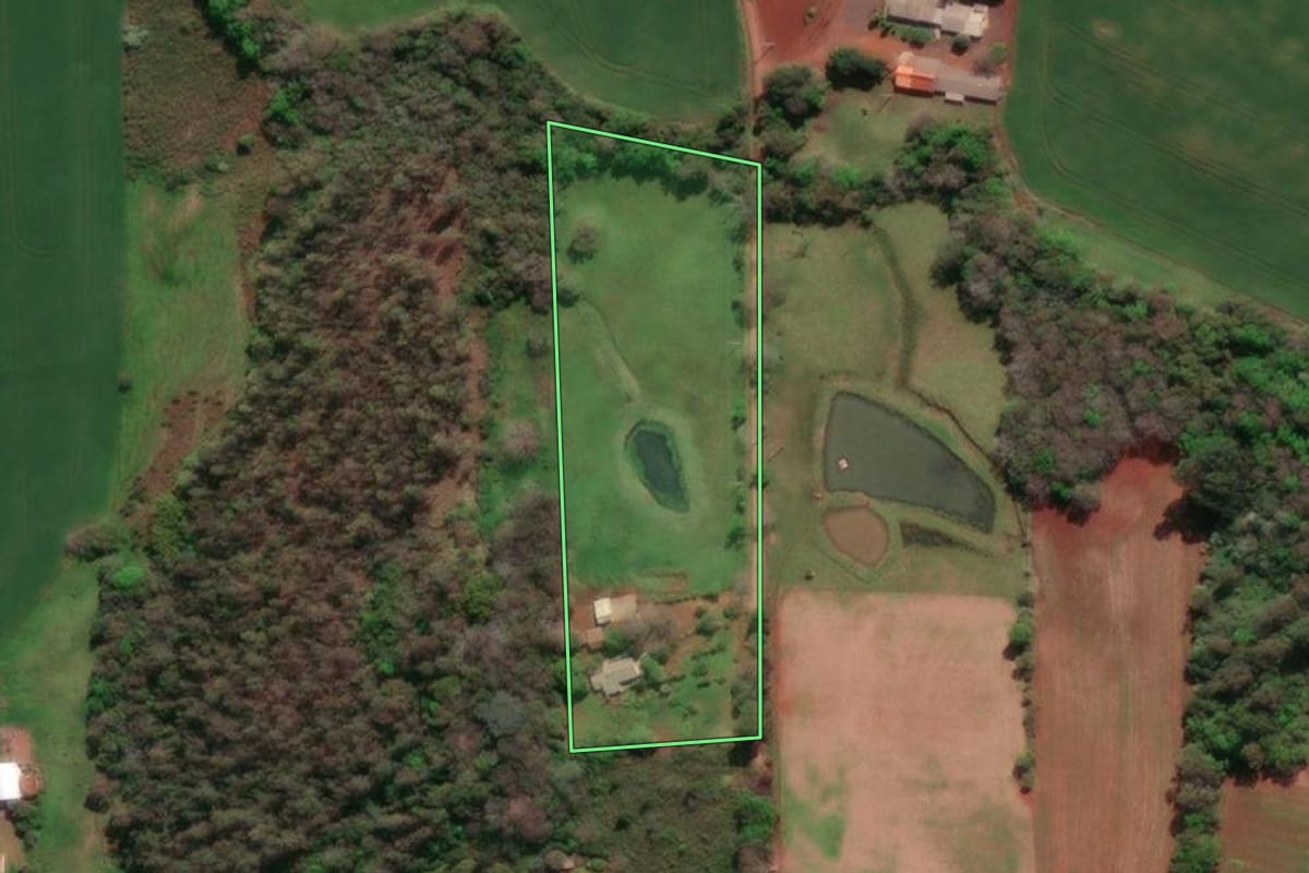 Imagem de satélite do imóvel rural em Três de Maio (RS), com o contorno declarado no CAR desenhado por cima.
