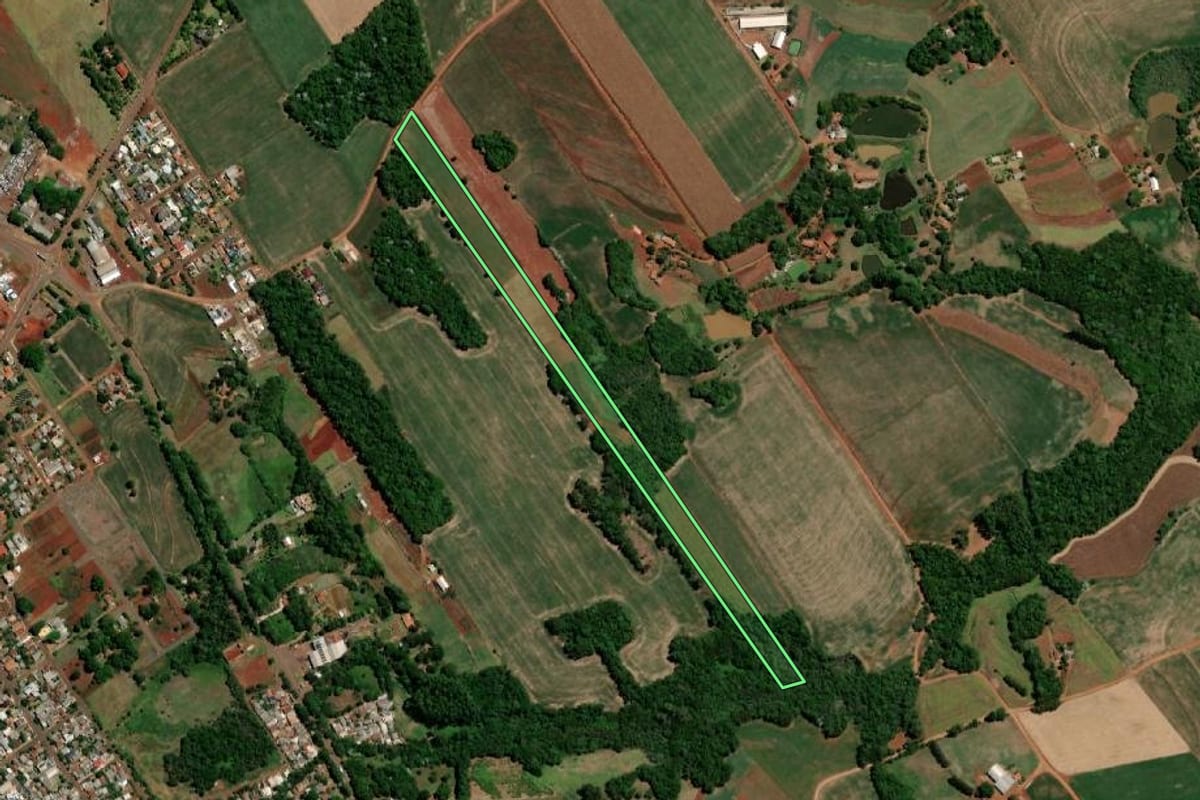 Imagem de satélite do imóvel rural em Três de Maio (RS), com o contorno declarado no CAR desenhado por cima.