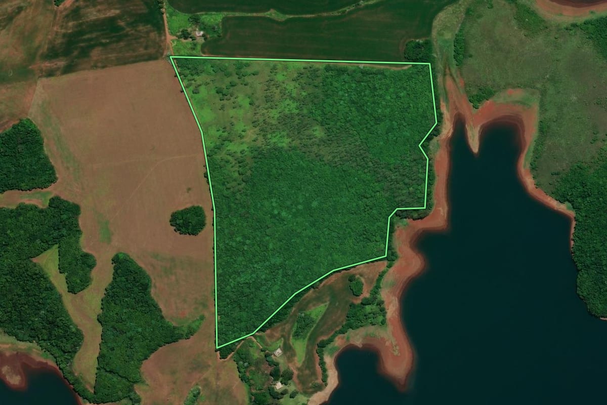 Imagem de satélite do imóvel rural em Três Palmeiras (RS), com o contorno declarado no CAR desenhado por cima.