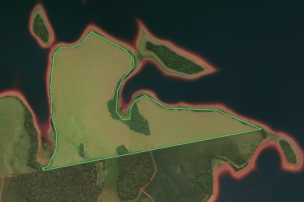 Imagem de satélite do imóvel rural em Três Palmeiras (RS), com o contorno declarado no CAR desenhado por cima.