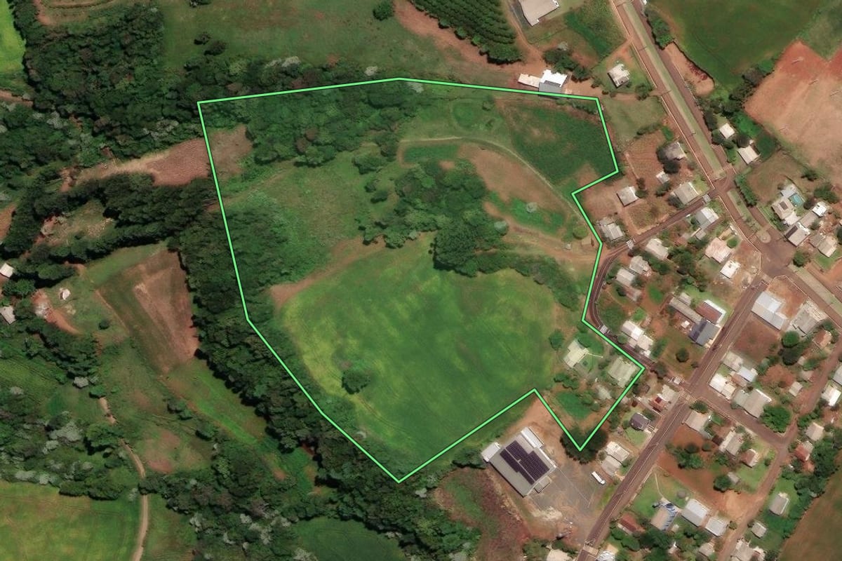 Imagem de satélite do imóvel rural em Três Palmeiras (RS), com o contorno declarado no CAR desenhado por cima.
