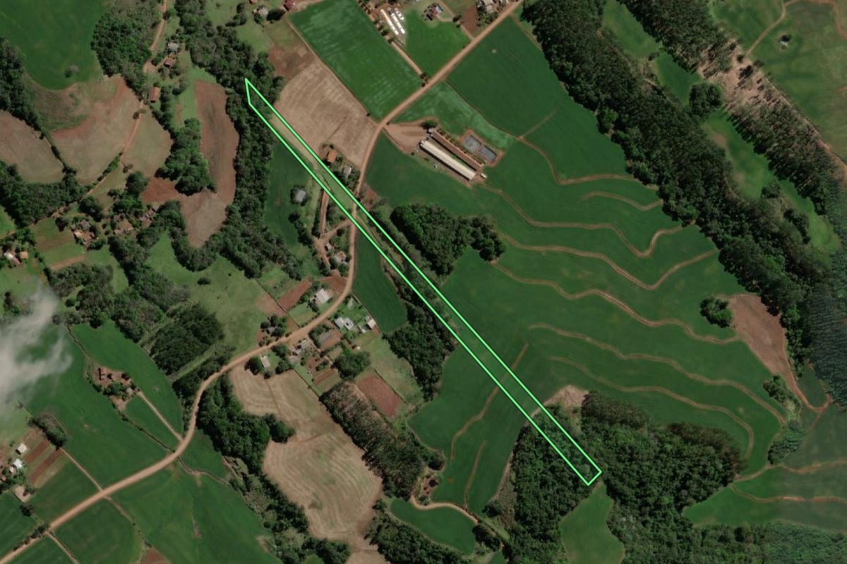 Imagem de satélite do imóvel rural em Três Passos (RS), com o contorno declarado no CAR desenhado por cima.