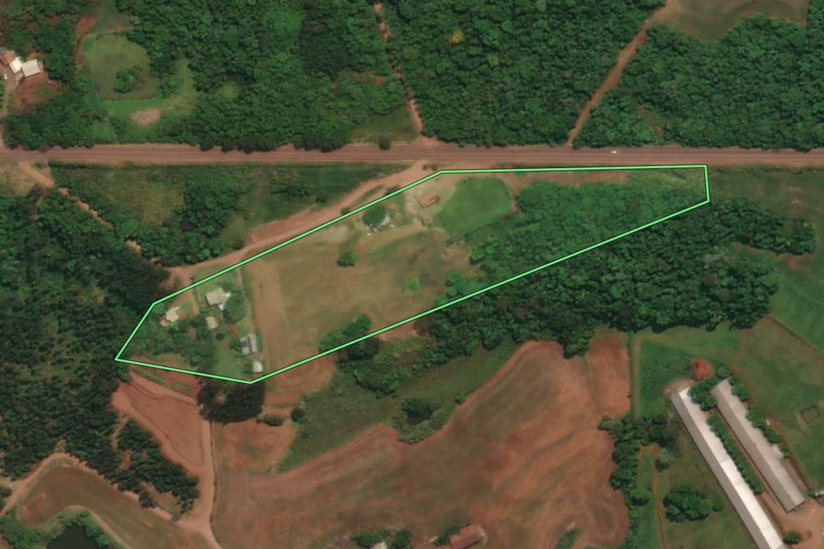 Imagem de satélite do imóvel rural em Três Passos (RS), com o contorno declarado no CAR desenhado por cima.