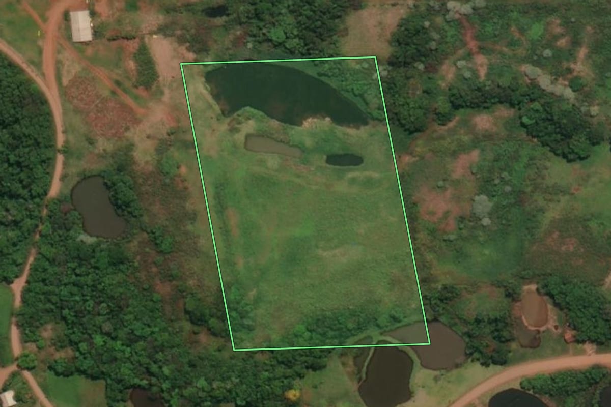 Imagem de satélite do imóvel rural em Três Passos (RS), com o contorno declarado no CAR desenhado por cima.